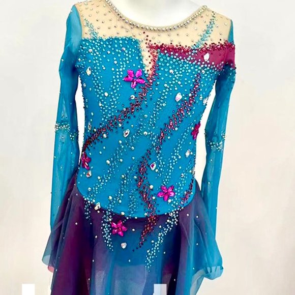 Used twice Figure Skating Dress Size 10 (5~8T) with Hair Scrunchies (120~130cm) - Picture 2 of 10